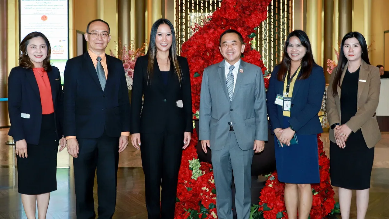 ป้องกันได้ ศ.วิศิษฏ์ วิศิษฏ์สรอรรถ ปลัดกระทรวงดีอีเอส มาร่วมงานสัมมนาเรื่อง “แนวทางการป้องกันและปราบปรามการหลอกลวงทางออนไลน์ ผ่านโซเชียลมีเดียและบริการโทรคมนาคม” โดยมี ลักษมีกานต์ อิงคะกุล ให้การต้อนรับ ที่โรงแรมอัศวิน แกรนด์ วันก่อน.