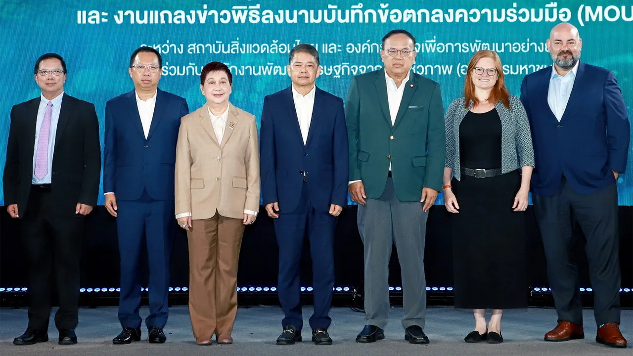 สร้างเครือข่าย ประเสริฐ บุญสัมพันธ์ เปิดการสัมมนาเรื่อง Business for Biodiversityร่วมสร้างเครือข่ายภาคธุรกิจเพื่อความหลากหลายทางชีวภาพอย่างยั่งยืน โดยมี ดร.วิจารย์ สิมาฉายา, โจ เฟลาน และ สุวรรณา เตียรถ์สุวรรณ มาร่วมงานด้วย ที่โรงแรมอัศวิน แกรนด์ วันก่อน.