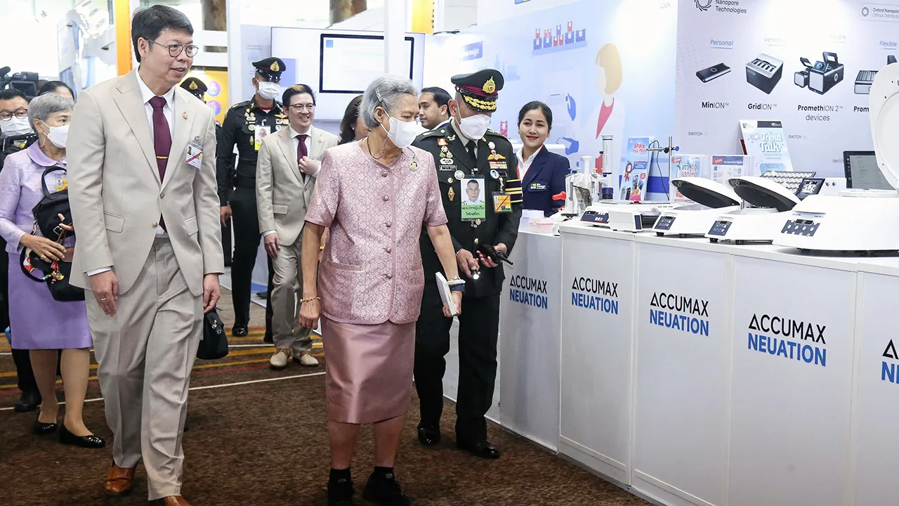 สมเด็จพระกนิษฐาธิราชเจ้า กรมสมเด็จพระเทพรัตนราชสุดาฯ สยามบรมราชกุมารี เสด็จพระราชดำเนินไปทรงเปิดงานประชุมวิชาการเทคนิคการแพทย์แห่งประเทศไทย ณ ศูนย์การค้าไอคอนสยาม เมื่อวันที่ 29 พฤษภาคม.