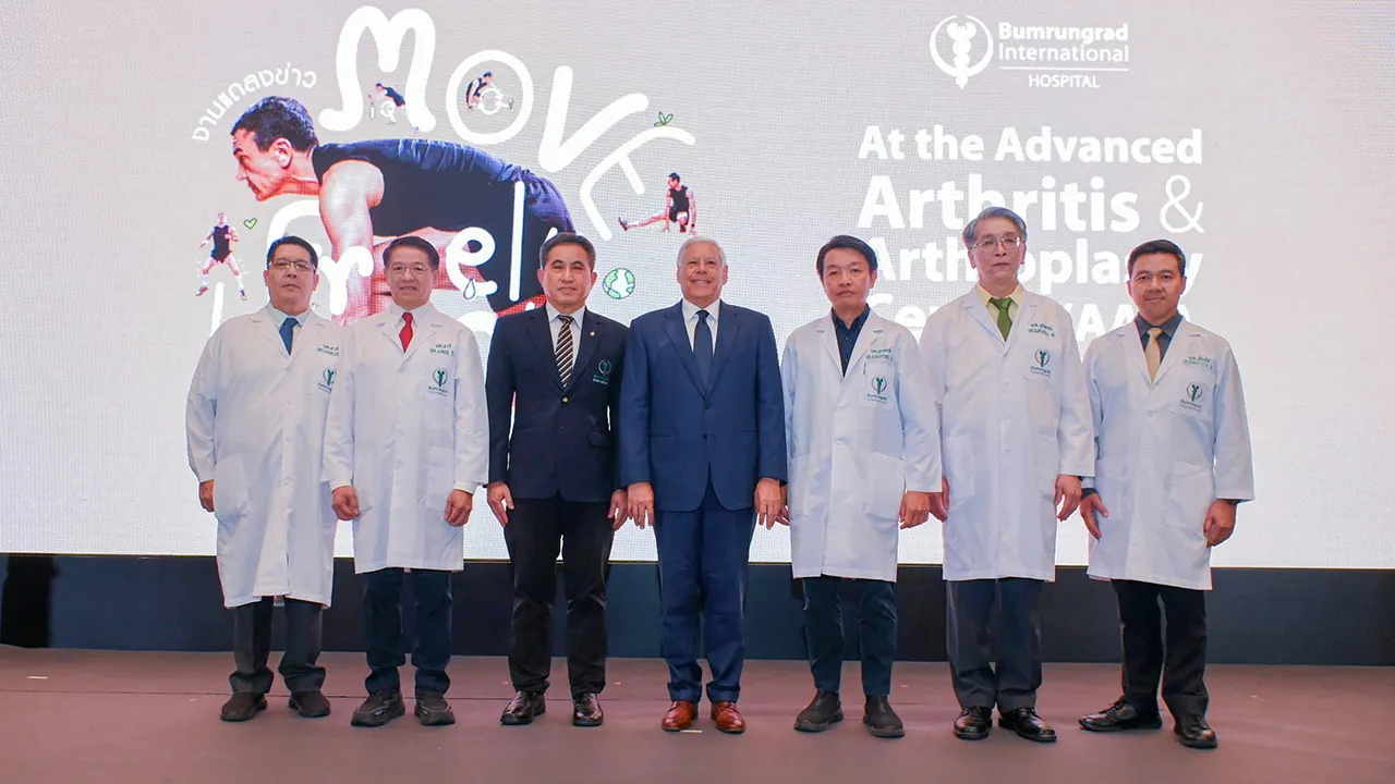 รักษาได้ แบร์รี่ วอล์ฟแมน และ ศ.นพ.อารี ตนาวลี แถลงข่าวยกระดับศูนย์ข้อเสื่อมและข้อเทียม โรงพยาบาลบำรุงราษฎร์ ชูความพร้อมการดูแลรักษาอย่างครอบคลุม โดยมี น.อ.นพ.สุกิตติปาณปุณณัง และ นพ.สุรพงษ์ อนุรักษ์เลขา มาร่วมงานด้วย ที่โรงแรมดิ โอกุระ เพรสทีจ วันก่อน.