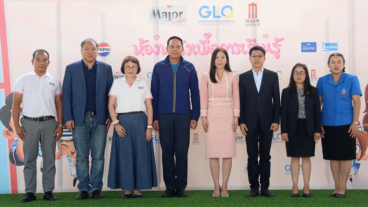 ไว้เรียนรู้ พ.ท.หนุน ศันสนาคม, อรุโณชา ภาณุพันธุ์ และ สุรเชษฐ์ อัศวเรืองอนันต์ มอบห้องหนังเพื่อการเรียนรู้ พร้อมอุปกรณ์กีฬาให้ ปาณิสรา กาญจนะจิตรา สำหรับเด็กออกกำลังกาย โดยมีว่าที่ ร.ต.ยุทธภูมิ จับจิตต์ มาร่วมในพิธีด้วย ที่โรงเรียนราชประชานุเคราะห์ 58 จ.นนทบุรี วันก่อน.