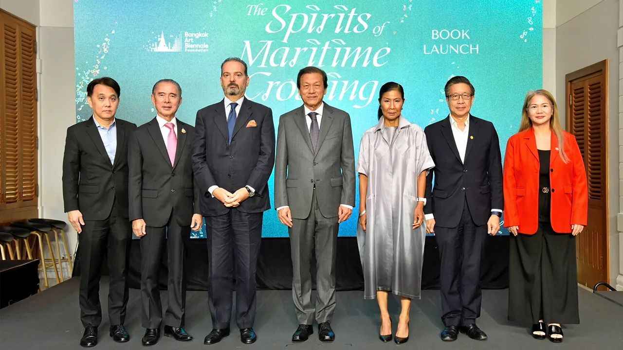 บันทึกภาพ - ศ.ดร.อภินันท์ โปษยานนท์ เปิดตัวหนังสือ “The Spirits of Maritime Crossing : วิญญาณข้ามมหาสมุทร” บันทึกภาพเหตุการณ์ในมหกรรมศิลปะนานาชาติ เวนิส เบียนนาเล่ ครั้งที่ 60 โดยมี กอบกาญจน์ วัฒนวรางกูร มาร่วมงานด้วย ที่ The House on Sathom วันก่อน.