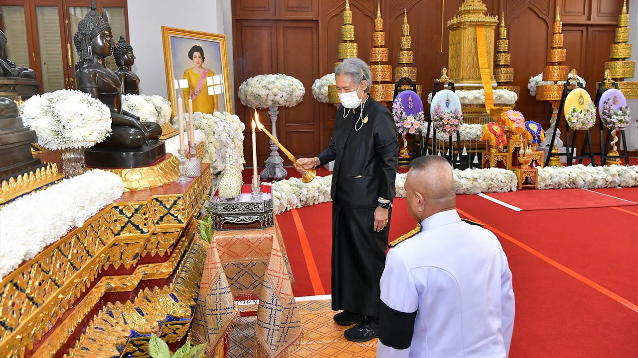 สมเด็จพระกนิษฐาธิราชเจ้า กรมสมเด็จพระเทพรัตนราชสุดาฯ สยามบรมราชกุมารี เสด็จฯแทนพระองค์ ไปพระราชทานนํ้าหลวงอาบศพ ท่านผู้หญิงพันธุ์สวลี กิติยากร ณ ศาลาบัณณรศภาค วัดเบญจมบพิตร เมื่อวันที่ 11 มิถุนายน.