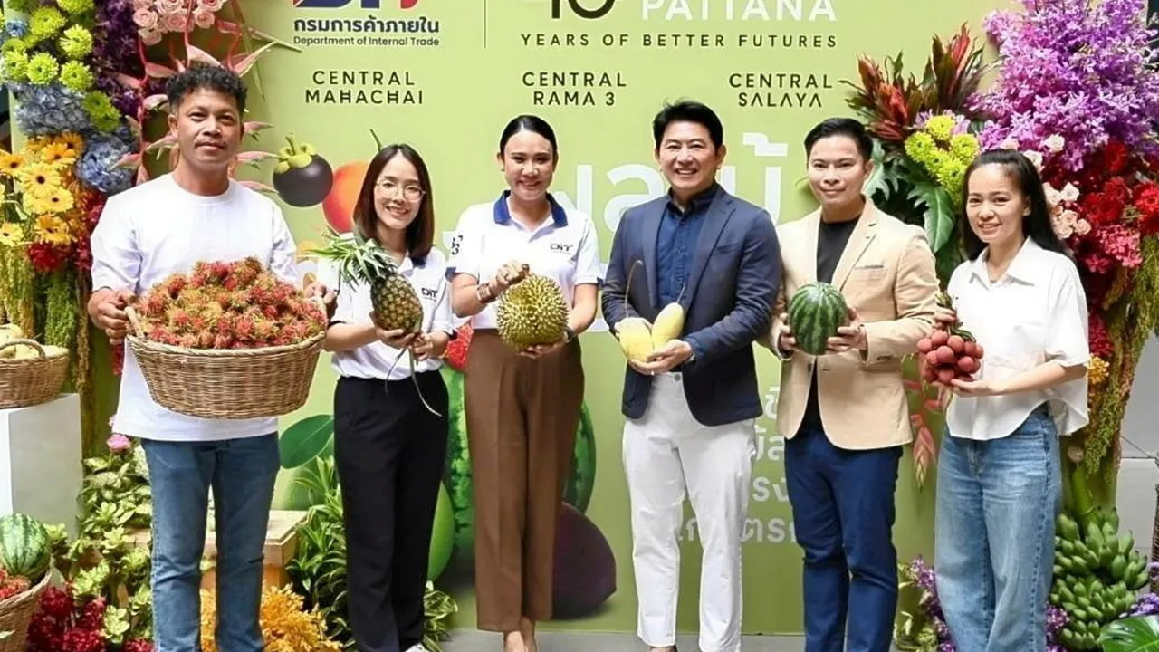 สดน่าหมํ่า ญาณี ศรีมณี และ กันตภณ ผาณิตรัตน์ จัดงาน “ผลไม้ตะวันออก” คัดสรรผลไม้คุณภาพเยี่ยมจากเกษตรกรมาให้ผู้บริโภคได้ช็อป ชิม โดยมี อิฐศยเทพ เกษะประดิษฐ์,พิมพ์ณัฐชญา วงษ์เขตร์ และ ธนภัทร จาวินัจ มาร่วมงานด้วย ที่เซ็นทรัล มหาชัย วันก่อน.