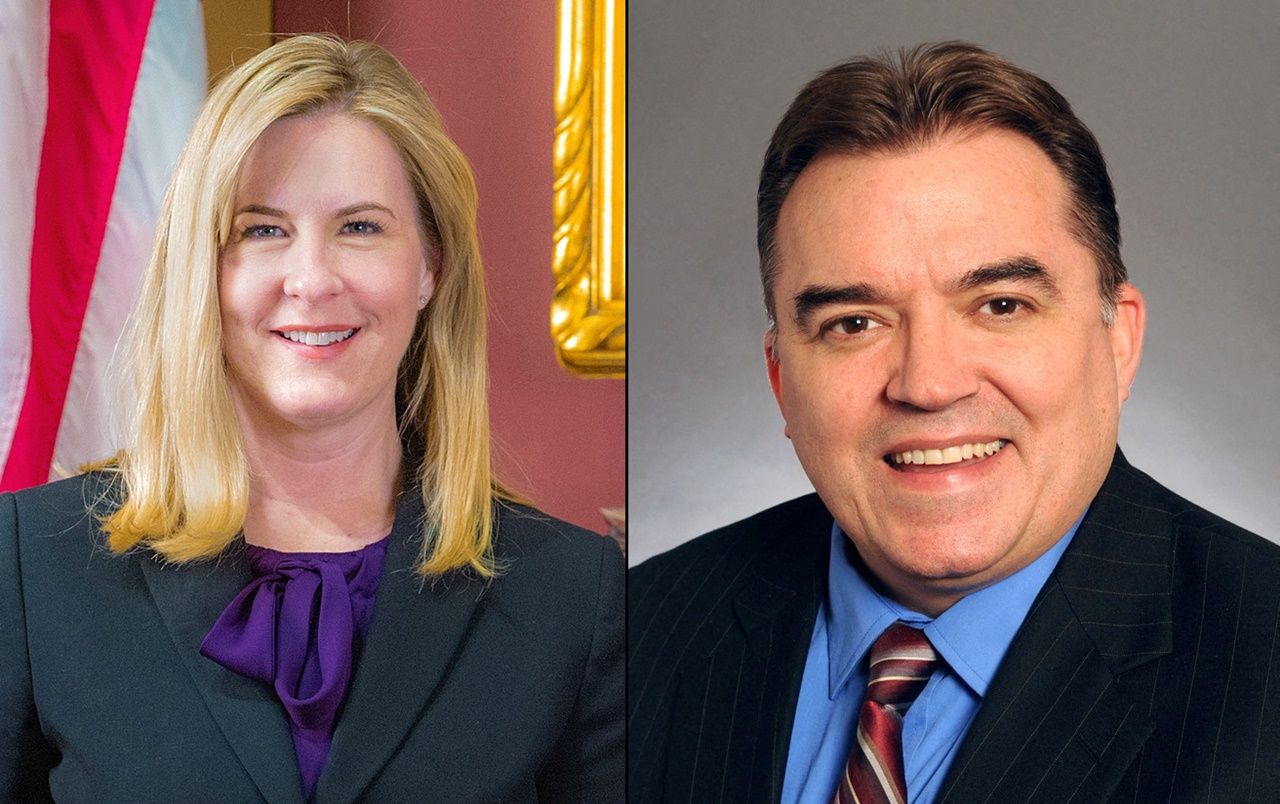 เมลิสซา ฮอร์ตแมน สส.หญิงรัฐมินนิโซตา (ซ้าย) กับนายจอห์น ฮอฟฟ์แมน สว.รัฐมินนิโซตา