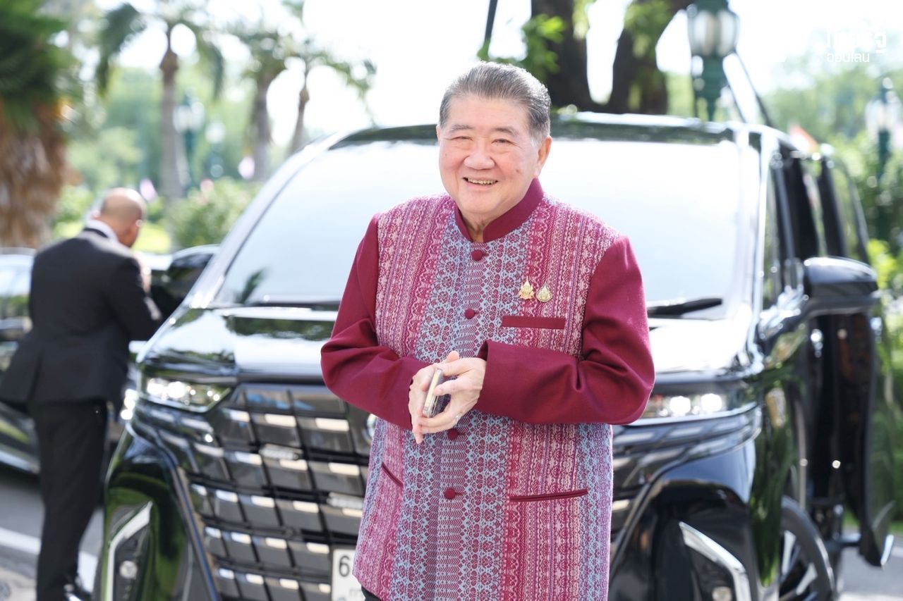 ภูมิธรรม เวชยชัย