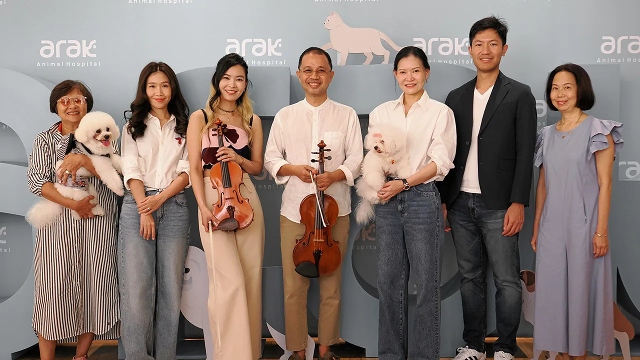 เพื่อหมาแมว ดร.ทัศนา นาควัชระ และ แอนนา ทาเคดะ จัดกิจกรรม “Classical Concert for Dogs and Cats” คอนเสิร์ตดนตรีคลาสสิกเพื่อน้องหมาน้องแมว โดยมี สพ.ญ.ทัศวรินทร์ กาญจนฉายา และ พีร สุคนธรักษ์ มาร่วมงานด้วย ที่โรงพยาบาลสัตว์อารักษ์ ทองหล่อ วันก่อน.