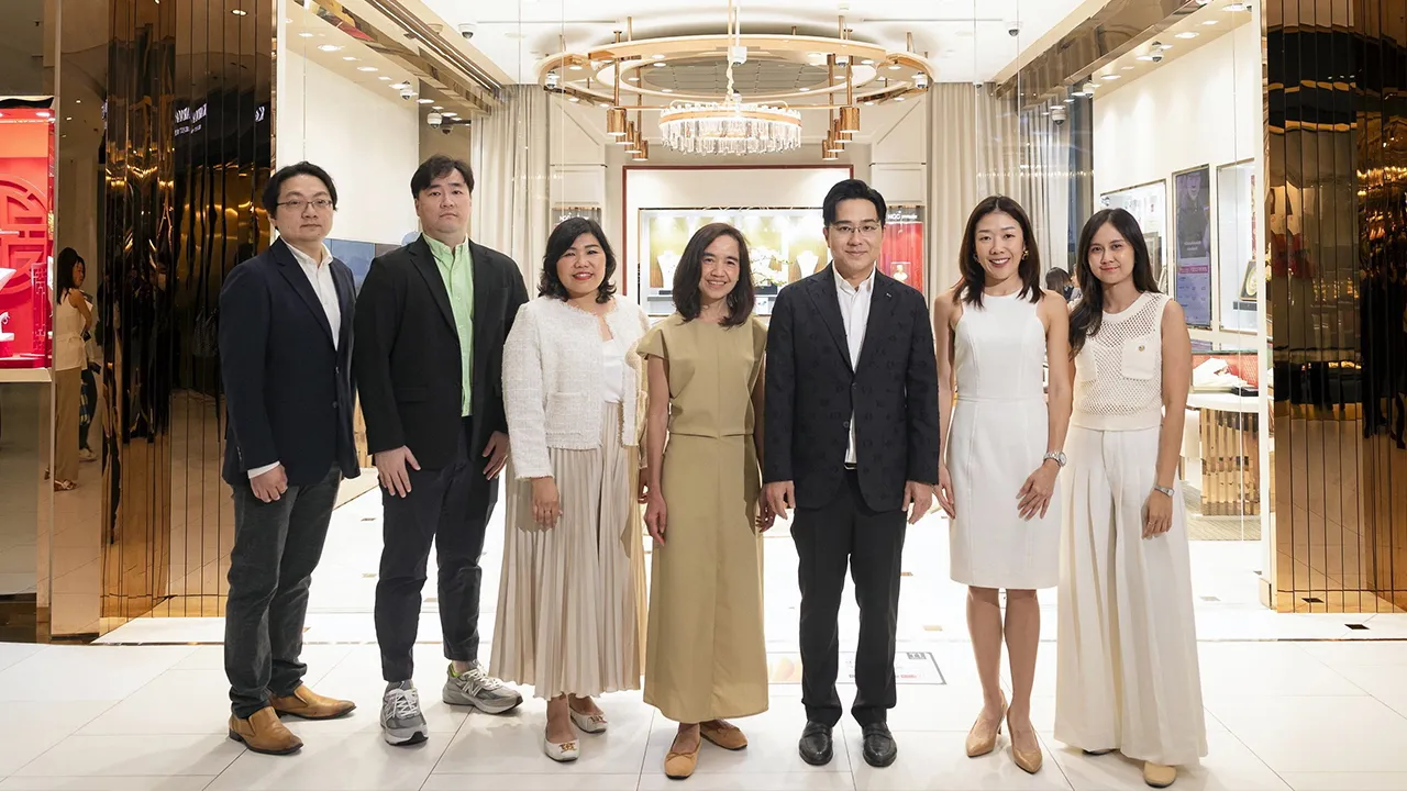 เสริมดวง วัตินาพร บัณฑุชัย และ ชเนนทร์กันต์ จักรวาลวิบูลย์ จัดเวิร์กช็อปให้สมาชิก The 1 Exclusive ผู้หลงใหลในพลังแห่งอัญมณีตามหลักฮวงจุ้ย พร้อมพาลูกค้ายอดใช้จ่ายสูงสุดร่วมทริปเสริมดวงที่ฮ่องกง โดยมี ทศพร ศรีตุลา มาร่วมงานด้วย ที่เอ็นจีจี จิวเวลรี่ เซ็นทรัลเวิลด์ วันก่อน.