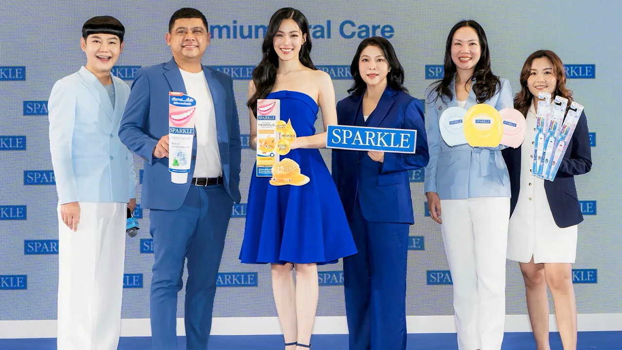 น่าใช้มาก นันทวรรณ สุวรรณเดช จัดกิจกรรม ANNOUNCING NEW SPARKLE PRESENTER เปิดตัว ศิริลักษณ์ คอง พรีเซนเตอร์คนใหม่ของ สปาร์คเคิล ผลิตภัณฑ์ดูแลช่องปาก โดยมี ภราภพ โพธิ์น้อย, อัญชลินทร์ เมธนิมิต และ ชนิตา ธนะโชติ มาร่วมงานด้วย ที่สยามพารากอน วันก่อน.