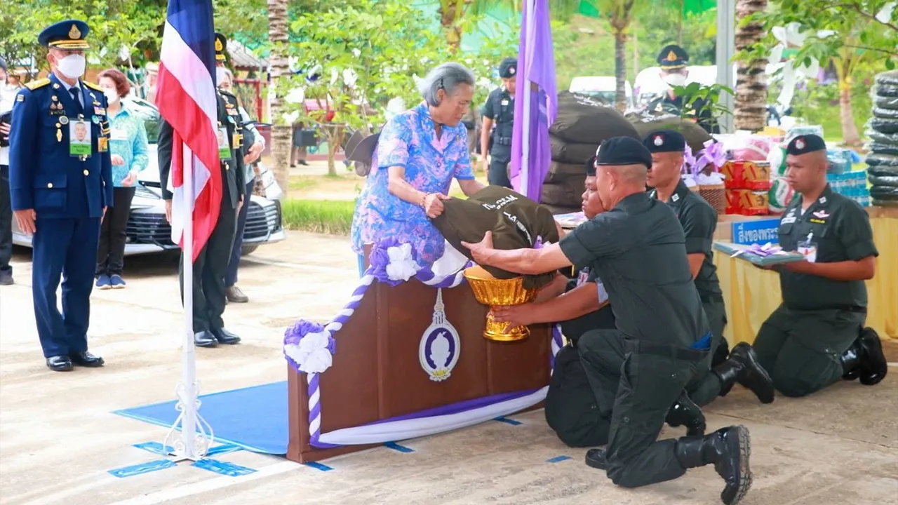 สมเด็จพระกนิษฐาธิราชเจ้า กรมสมเด็จพระเทพรัตนราชสุดาฯ สยามบรมราชกุมารี เสด็จฯไปทรงติดตามความก้าวหน้าการดำเนินงานโครงการตามพระราชดำริ ณ โรงเรียน ตชด.เบ็ตตี้ดูเมน อ.ปง จ.พะเยา เมื่อวันที่ 19 มิถุนายน.