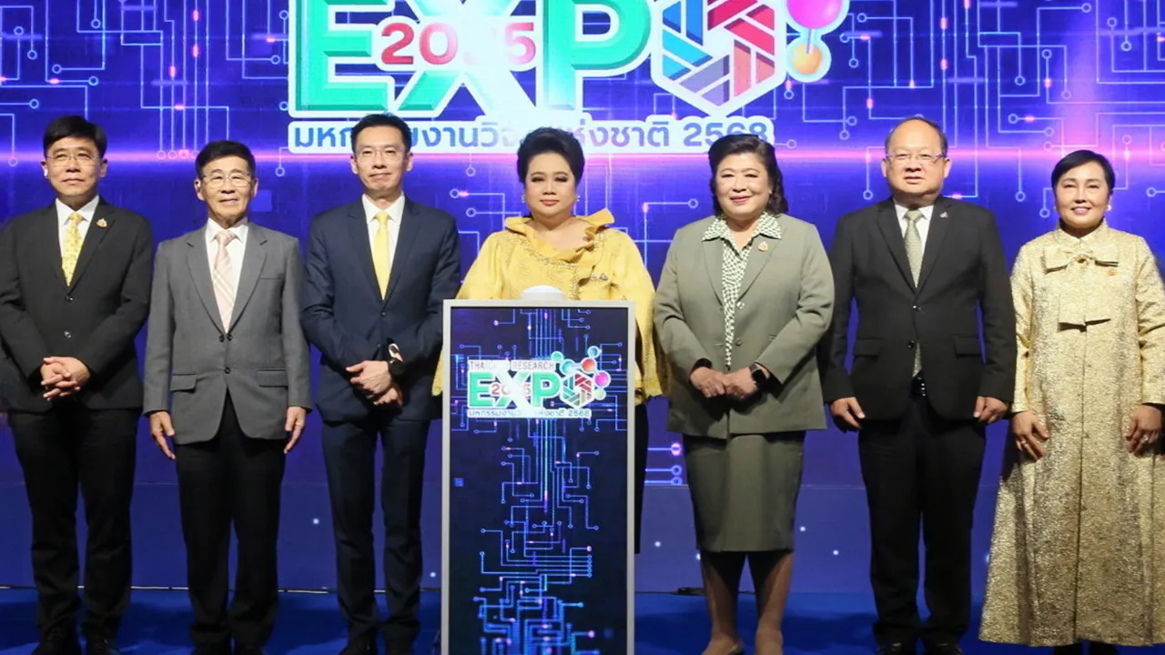 งานวิจัย ศุภมาส อิศรภักดี รมว.อว. ปาฐกถาพิเศษเรื่อง “Research for All พลิกโฉมอนาคตไทย ด้วยวิจัยและนวัตกรรม” ในงานมหกรรมงานวิจัยแห่งชาติ 2568 โดยมี ศ.ดร.ศุภชัย ปทุมนากุล และ ดร.วิภารัตน์ ดีอ่อง มาร่วมงานด้วย ที่โรงแรมเซ็นทาราแกรนด์ เซ็นทรัลเวิลด์ วันก่อน.