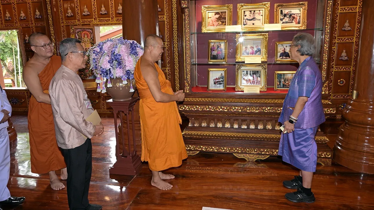 สมเด็จพระกนิษฐาธิราชเจ้า กรมสมเด็จพระเทพรัตนราชสุดาฯ สยามบรมราชกุมารี เสด็จพระราชดำเนินไปทรงเปิด “หอพระบรมฉายามหาราชพุทธิรังสรรค์” ณ วัดพระธาตุผาเงา อำเภอเชียงแสน จังหวัดเชียงราย เมื่อวันก่อน.