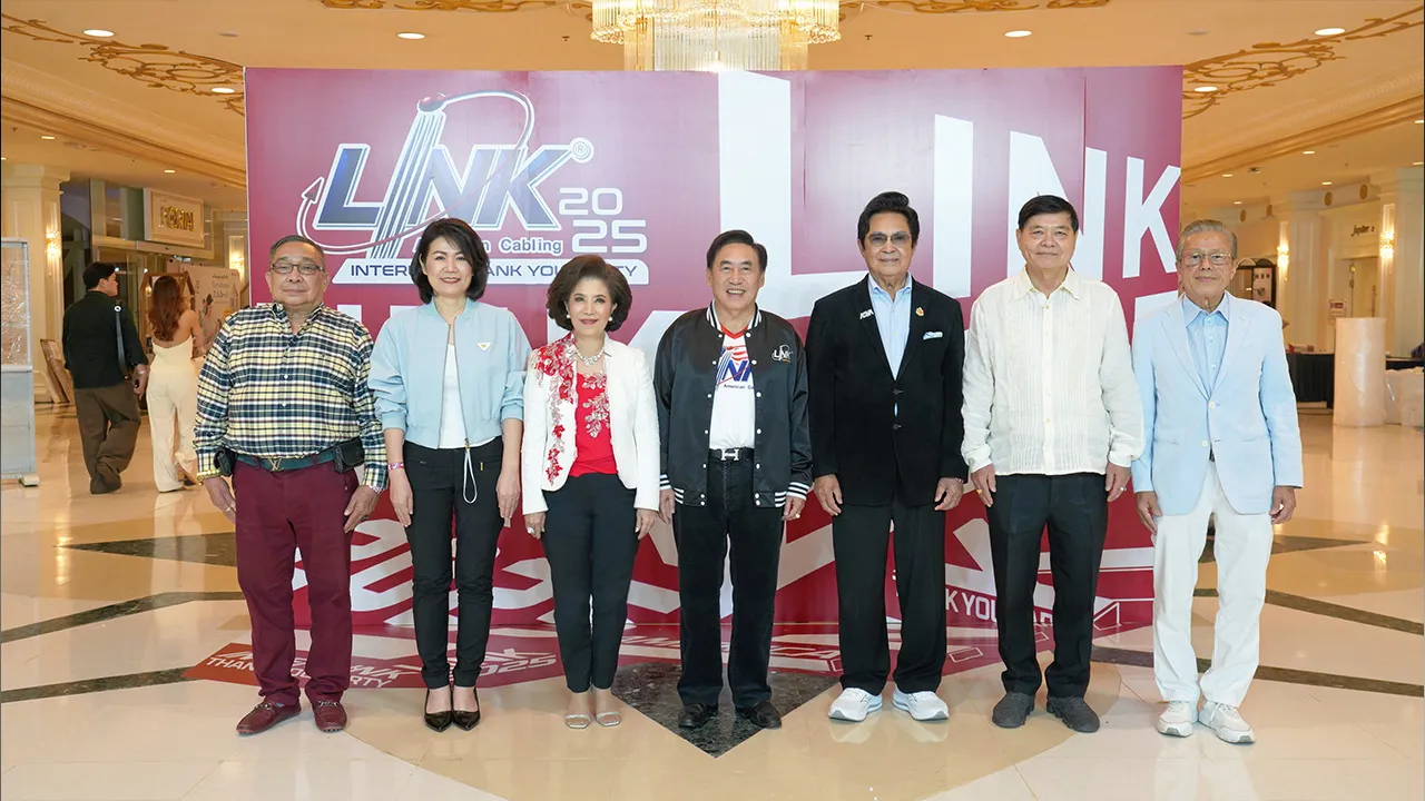 แท้งกิ้ว สมบัติ–ดร.ชลิดา อนันตรัมพร จัดคอนเสิร์ตเพื่อขอบคุณลูกค้าของกลุ่มบริษัทอินเตอร์ลิ้งค์ โดยมี พล.อ.ธวัชชัย สมุทรสาคร, ปกรณ์ มาลากุล ณ อยุธยา, สมศักดิ์ สุวรรณสุจริต, ชูศักดิ์ ดิเรกวัฒนชัย และ อิง ภาสกรนที มาร่วมงานด้วย ที่รอยัล จูบิลี่ อิมแพ็ค เมืองทองธานี วันก่อน.