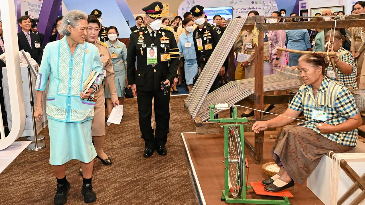 สมเด็จพระกนิษฐาธิราชเจ้า กรมสมเด็จพระเทพรัตนราชสุดาฯ สยามบรมราชกุมารี เสด็จพระราชดำเนินไปทรงเปิดงาน “มหกรรมงานวิจัยแห่งชาติ 2568” ณ โรงแรมเซ็นทาราแกรนด์ เซ็นทรัลเวิลด์ เมื่อวันที่ 20 มิถุนายน.