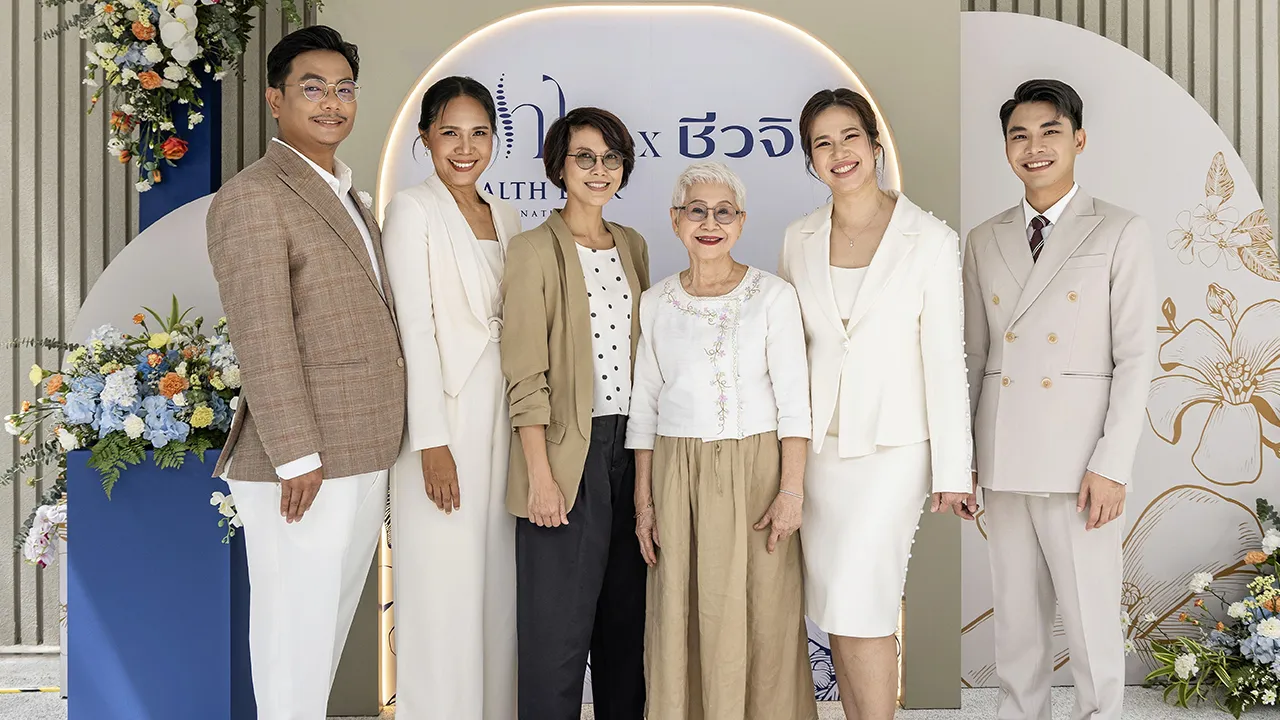 ดูแลข้อเข่า - วาสนา พลายเล็ก และ วริสา ทองเงิน จัดงาน “Comfort Zone of Healing พื้นที่อุ่นใจ ให้ทุกก้าวที่ใช่ เพื่อสุขภาพข้อเข่าที่ดี” เพื่อให้ความรู้เกี่ยวกับการดูแลรักษาสุขภาพข้อเข่า โดยมี อุษา เสมคำ และ ประภัสสร มั่งศิริ มาร่วมงานด้วย ที่ NIRAHN พุทธมณฑลสาย 4 วันก่อน.