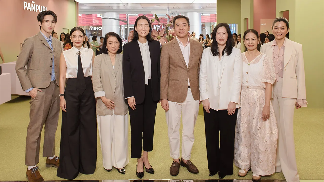 หอมมาก ปราโมทย์ เดชะบุญศิริพานิช เปิด “THE GARLAND GALLERY” ป๊อปอัปแห่งใหม่ล่าสุดของแบรนด์ ปัญญ์ปุริ พร้อมจัดแสดงดอกไม้ตัวแทนแห่งความงามและความหอมโดยมี ธาพิดา นรพัลลภ และ รวิศรา จิราธิวัฒน์ มาร่วมงานด้วย ที่เซ็นทรัล ชิดลม วันก่อน.