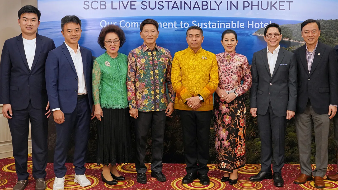 สนับสนุน โสภณ สุวรรณรัตน์ และ กฤษณ์ จันทโนทก แถลงข่าวการสนับสนุนธุรกิจโรงแรมในภูเก็ตของธนาคารไทยพาณิชย์ เพื่อยกระดับเป็นจุดหมายท่องเที่ยวยั่งยืนโลก โดยมี ยรรยง ไทยเจริญ และ ประมุขพิสิฐ อัจฉริยะฉาย มาร่วมงานด้วย ที่โรงแรมบียอนด์ กะตะ จ.ภูเก็ต วันก่อน.