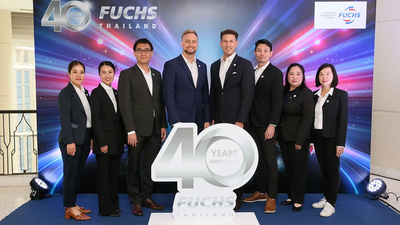 4 ทศวรรษ มานูเอล เซเกอร์ จัดงานฉลองครบรอบ 4 ทศวรรษ บริษัทฟุคส์ ลูบริแคนท์ส (ประเทศไทย) ผู้นำนวัตกรรมด้านเทคโนโลยีสารหล่อลื่นจากเยอรมนี โดยมี สเตฟาน เลนซ์, ไชยา เฉยบำรุง และ ณัฐวัฒน์ แสงทอง มาร่วมงานด้วย ที่โรงแรมวอลดอร์ฟ แอสโทเรีย วันก่อน.