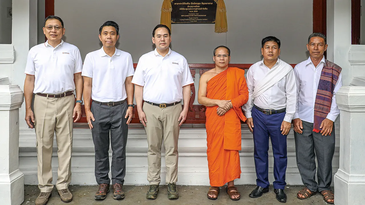 ถวายอาคาร ธนวัฒน์ ตรีวิศวเวทย์ จัดพิธีถวายอาคารปฏิบัติธรรม จากการสนับสนุนการก่อสร้างของบริษัทหลวงพระบาง พาวเวอร์ โดยมี สมบัติ ตรีวิศวเวทย์ และ วิเศษ จูงวัฒนา มาร่วมในพิธีด้วย ที่วัดล้องคูน สีคูนนาราม เมืองจอมเพชร แขวงหลวงพระบาง สปป.ลาว วันก่อน.