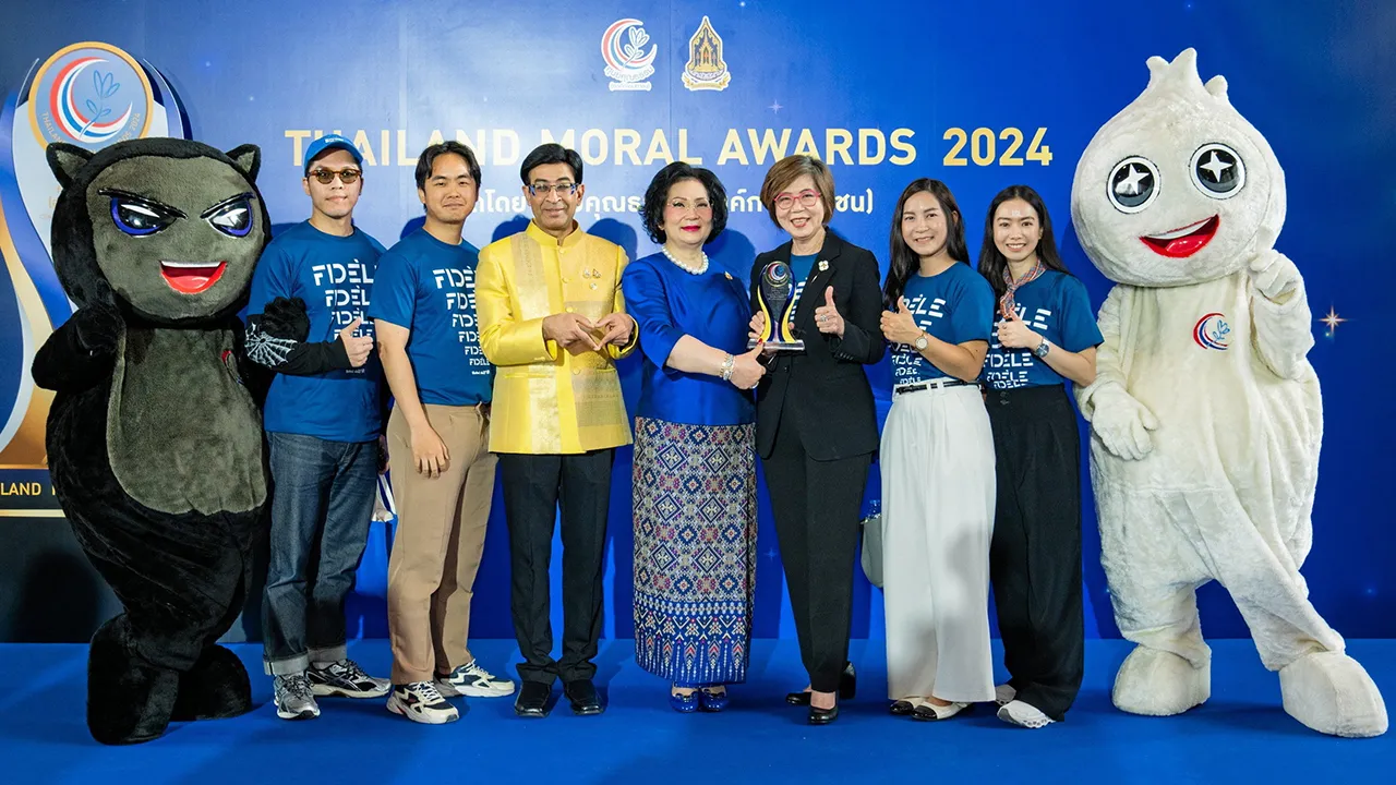 มีคุณธรรม วราภรณ์ กุลสวัสดิ์ภักดี รับ 3 รางวัล ในงาน “THAILAND MORAL AWARDS 2024” จากโครงการซื่อสัตย์เพื่อชาติ เพื่อส่งเสริมองค์กรต้นแบบด้านคุณธรรม โดยมี คุณหญิงปัทมา ลีสวัสดิ์ตระกูล และ รศ.นพ.สุริยเดว ทรีปาตี มาร่วมงานด้วย ที่กระทรวงวัฒนธรรม วันก่อน.