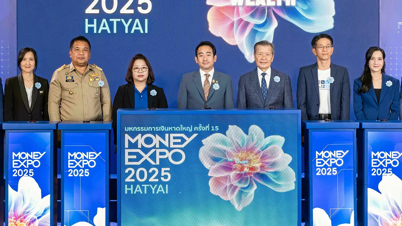 การเงิน ดร.เผ่าภูมิ โรจนสกุล รมช.คลัง เปิดงานมหกรรมการเงินหาดใหญ่ ครั้งที่ 15 ให้ สันติ วิริยะรังสฤษฎ์ จัดถึง 6 ก.ค. โดยมี เอก ยังอภัย ณ สงขลา, ทัดลาภ เผ่าเหลืองทอง, อาชินี ปัทมะสุคนธ์ และ ภาคนี วิริยะรังสฤษฎ์ มาร่วมงานด้วย ที่เซ็นทรัล หาดใหญ่ จ.สงขลา วันก่อน.