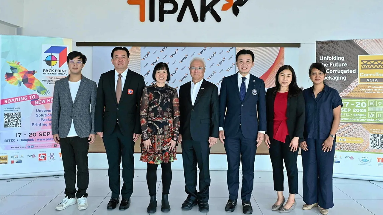 อย่าพลาด - บีทริซ โฮ และ วีรชัย มั่นสินธร แถลงข่าวการจัดงาน PACK PRINT INTERNATIONAL 2025 และ CorruTec ASIA 2025 ระหว่าง 17-20 ก.ย. ที่ไบเทค บางนา โดยมี พงศ์ธีระ พัฒนพีระเดช มาร่วมแถลงด้วย ที่บริษัทอุตสาหกรรมไทยบรรจุภัณฑ์ จ.สมุทรสาคร วันก่อน.