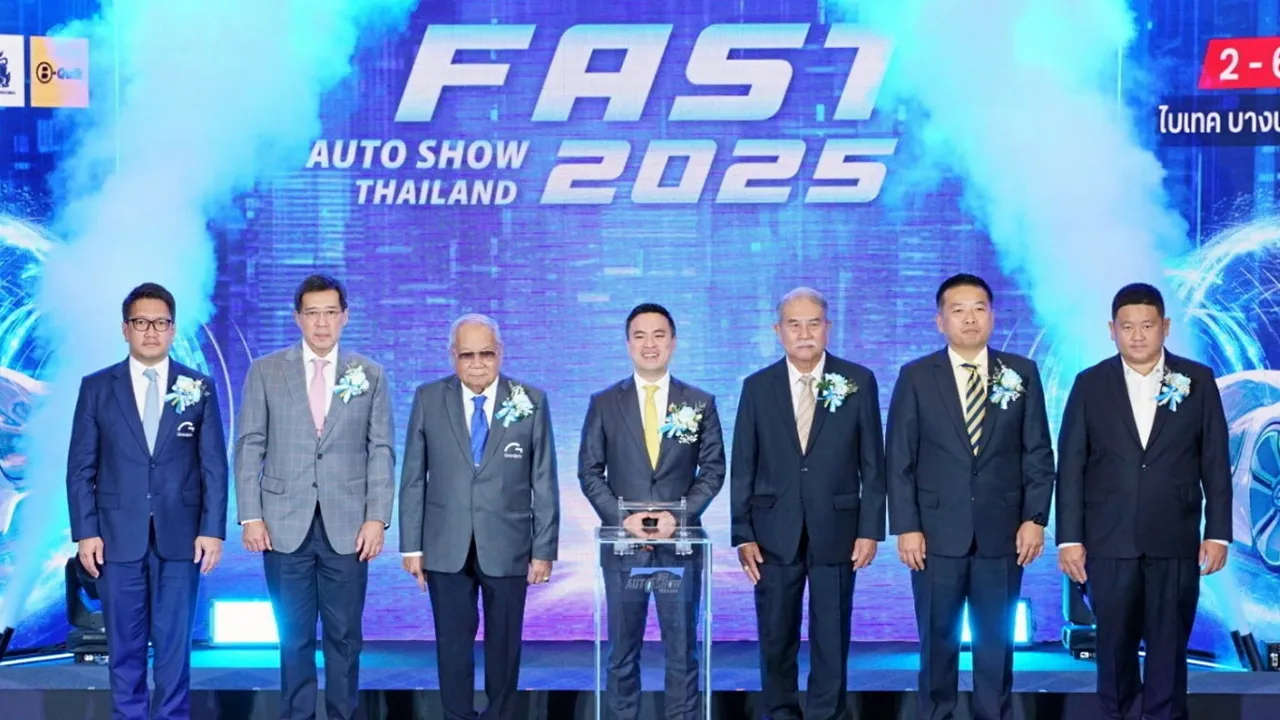 อย่าพลาด - เอกนัฏ พร้อมพันธุ์ รมว.อุตสาหกรรม เปิดงาน “ฟาสต์ ออโต โชว์ ไทยแลนด์ 2025” มหกรรมจำหน่ายรถยนต์ครบวงจรให้ พัฒนเดช อาสาสรรพกิจ จัดถึง 6 ก.ค. โดยมี ดร.ปราจิน เอี่ยมลำเนา และ อัษฎาวุธ อาสาสรรพกิจ มาร่วมงานด้วย ที่ไบเทค บางนา วันก่อน.