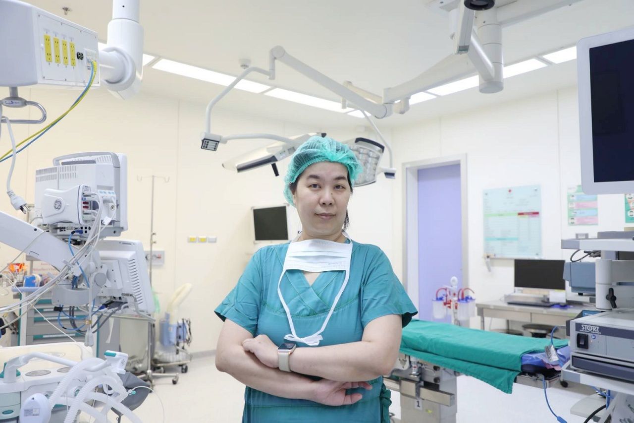 ผศ. (พิเศษ) พญ. นทมณฑ์ ชรากร หัวหน้าหน่วยโสต ศอ นาสิกวิทยาการนอนหลับ ฝ่ายโสต ศอ นาสิกวิทยา โรงพยาบาลจุฬาลงกรณ์ สภากาชาดไทย