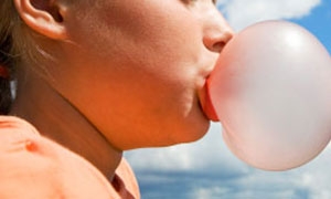 เด็กเคี้ยวหมากฝรั่งเป็นพิษ เพราะไม่ทนกับคาเฟอีนเท่ากับคนผู้ใหญ่