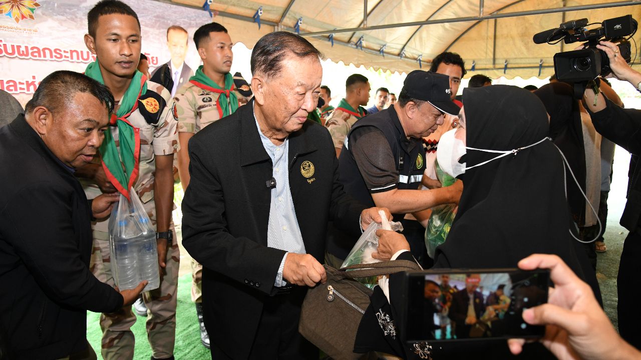 วันนอร์ลงพื้นที่เยี่ยมผู้ประสบภัยน้ำท่วมยะลา พร้อมเผยแนวทาง "ยะลาโมเดล"