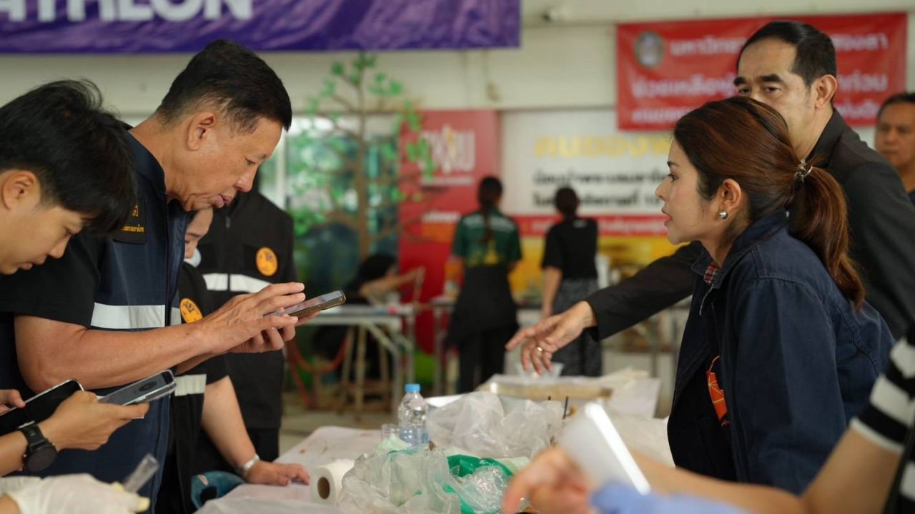 ส.ส.ภคมน เรียกร้องน้ำประปาให้ประชาชนหลังน้ำท่วม