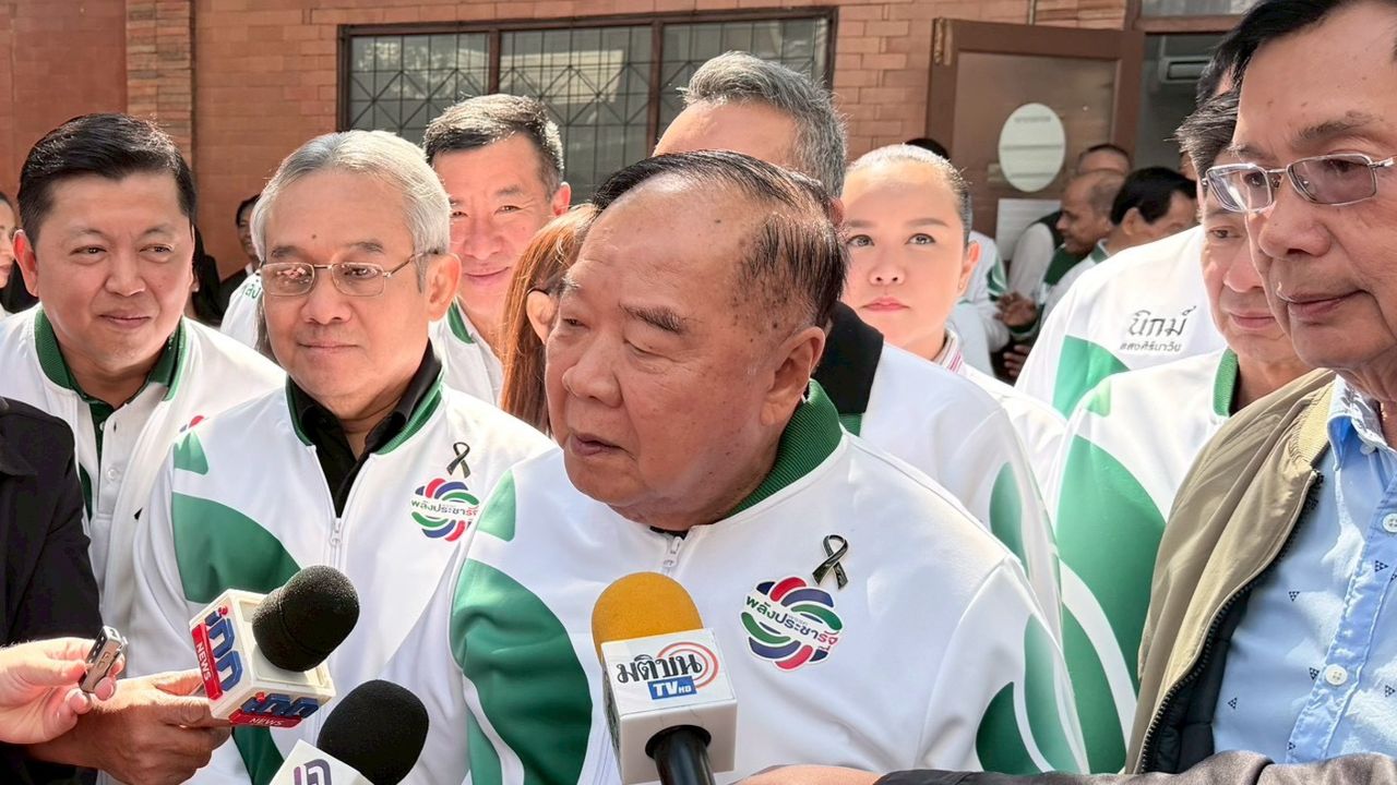 พปชร. เปิดโรงครัวช่วยผู้ประสบอุทกภัยภาคใต้