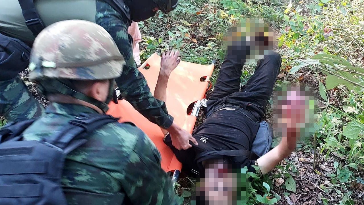 ชายชาวจีนเหยียบระเบิดขณะลักลอบข้ามแดน เจ้าหน้าที่เข้าช่วยเหลือทันที