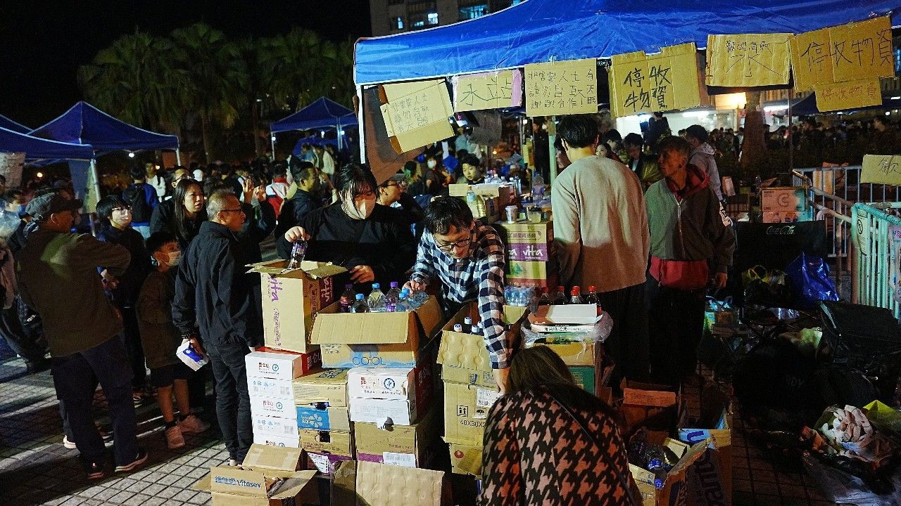 ชาวฮ่องกงร่วมใจบริจาคช่วยเหลือเหยื่อไฟไหม้