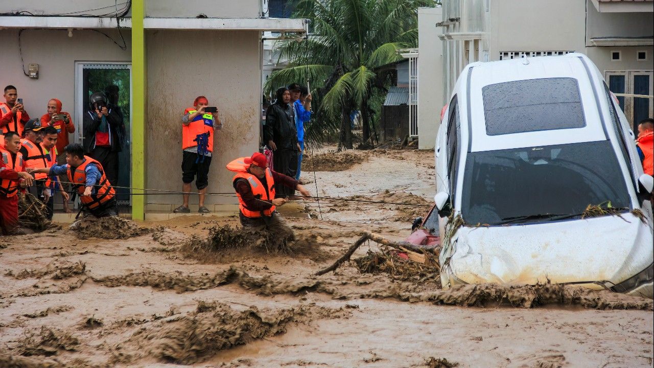 ยอดผู้เสียชีวิตจากน้ำท่วมและดินถล่มในเกาะสุมาตราเพิ่มเป็น 84 ราย