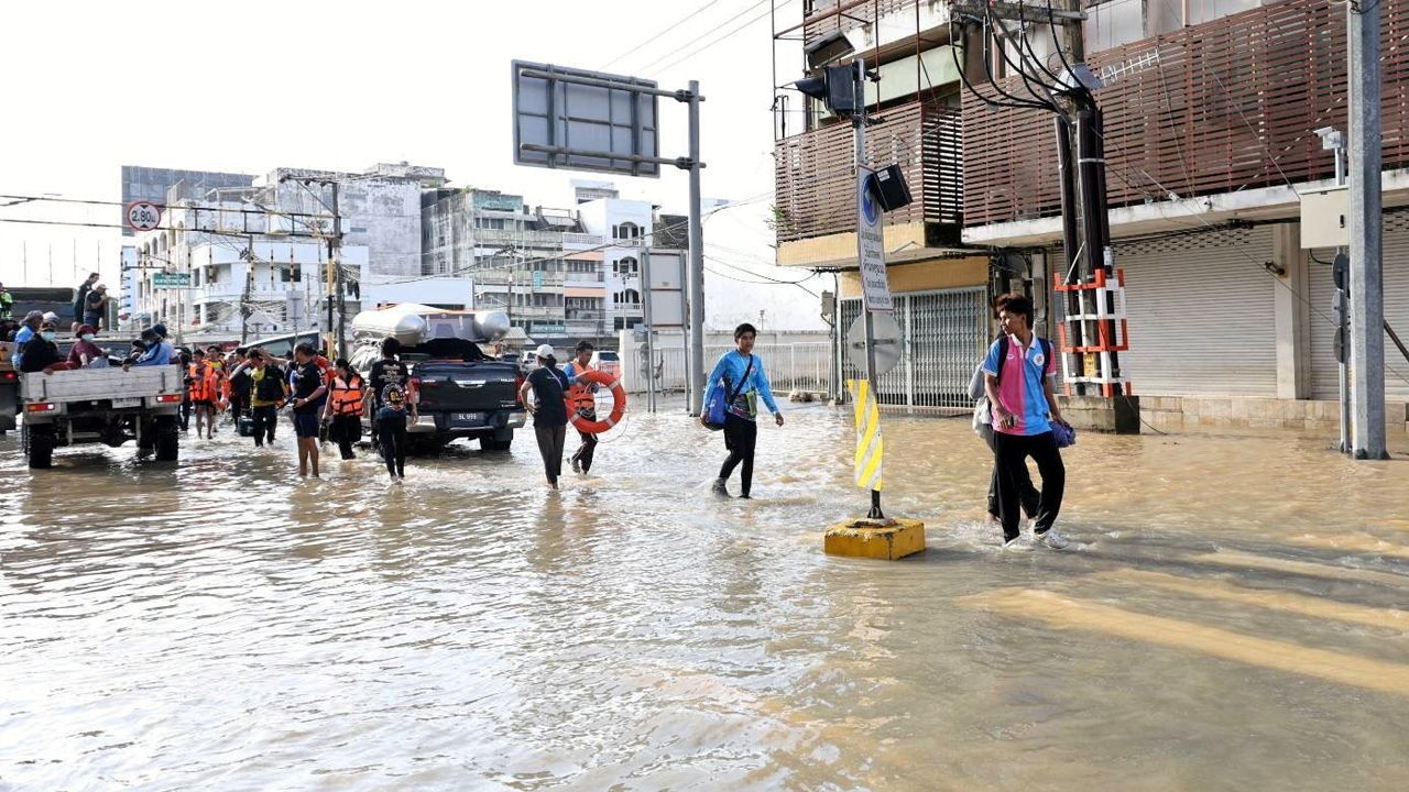 สคบ. ร่วมมือกับธนาคารและผู้ให้บริการมือถือ ช่วยเหลือเหยื่อน้ำท่วมภาคใต้