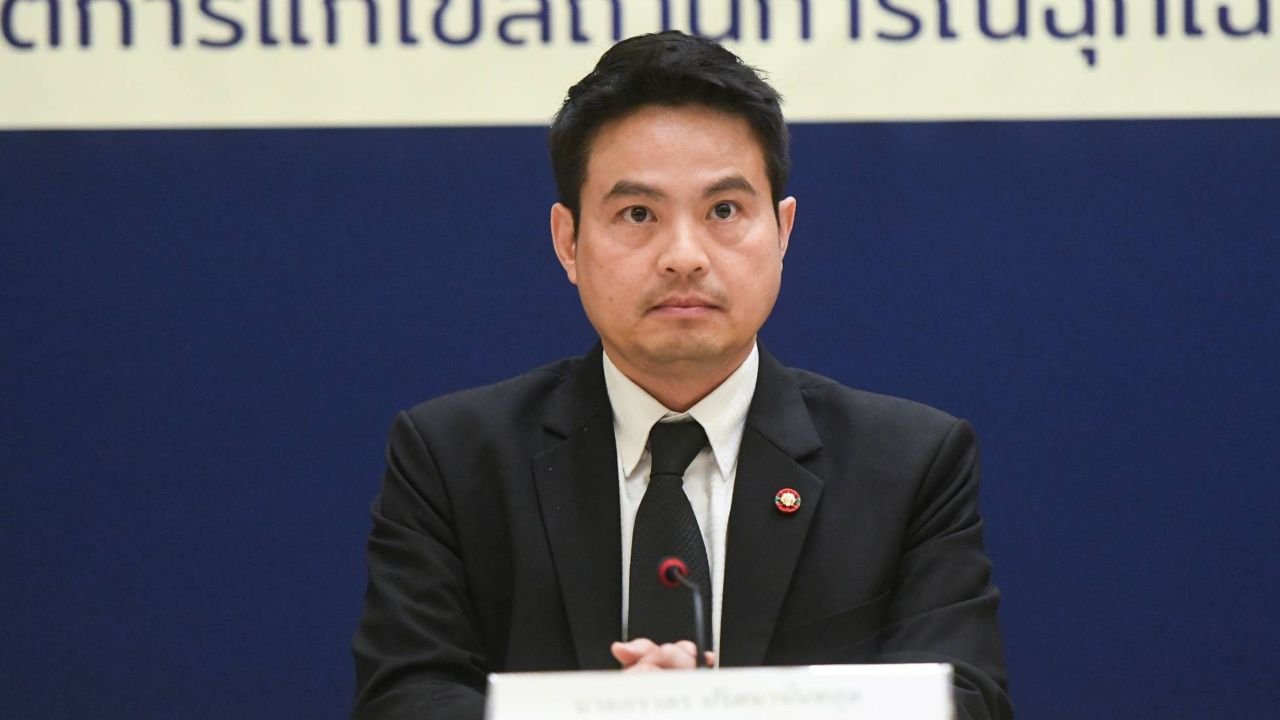 ภราดร ตัดบทลุกหนี หลังถูกถามถึงความผิดพลาดของรัฐบาลในการจัดการน้ำท่วม