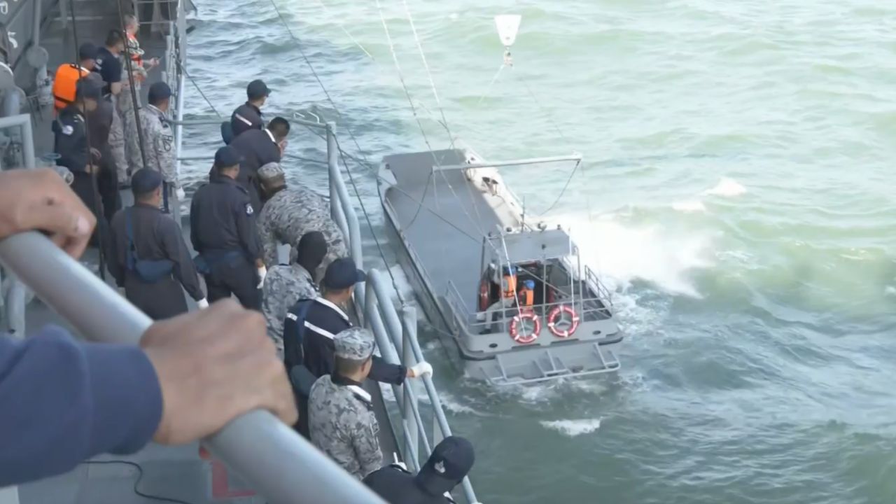 กองทัพเรือปรับแผนเพิ่มรอบเฮลิคอปเตอร์ลำเลียงอาหารช่วยผู้ประสบภัย