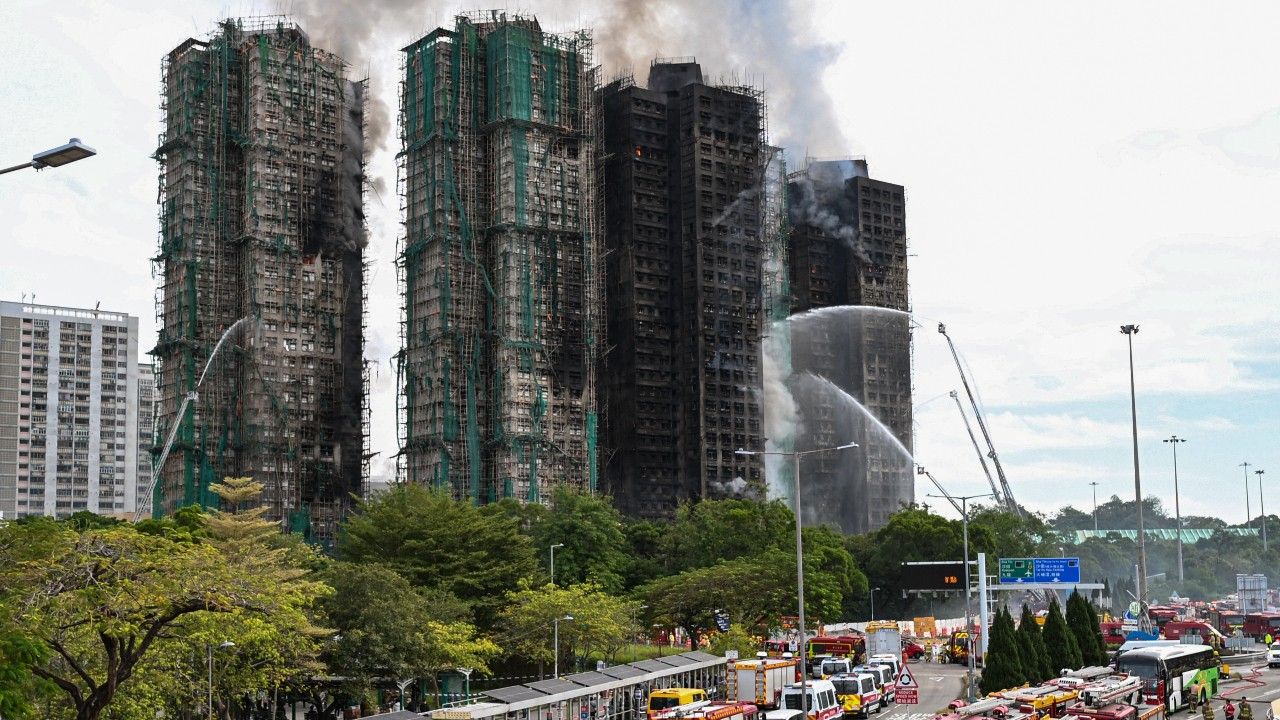 ไฟไหม้อาคารชุดในฮ่องกง เสียชีวิต 55 ราย สูญหาย 280 คน