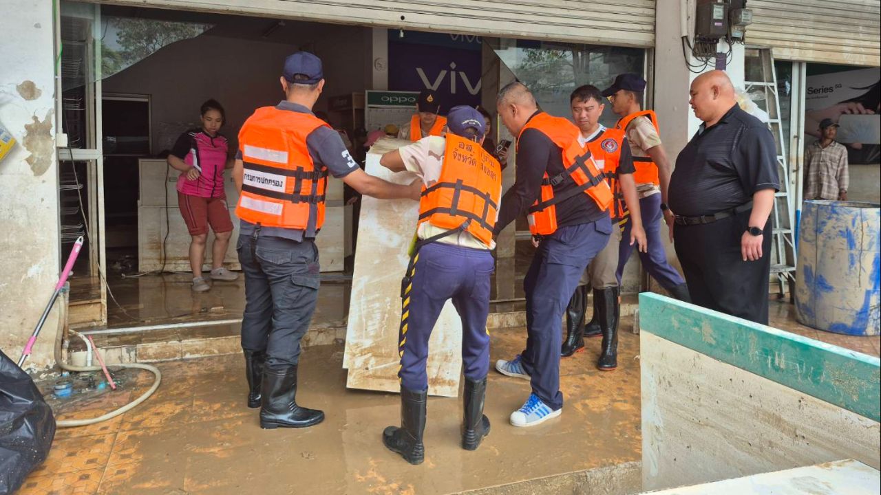 อาสาสมัคร 2,000 นาย ลงพื้นที่หาดใหญ่ ฟื้นฟูบ้านเรือนหลังน้ำลด