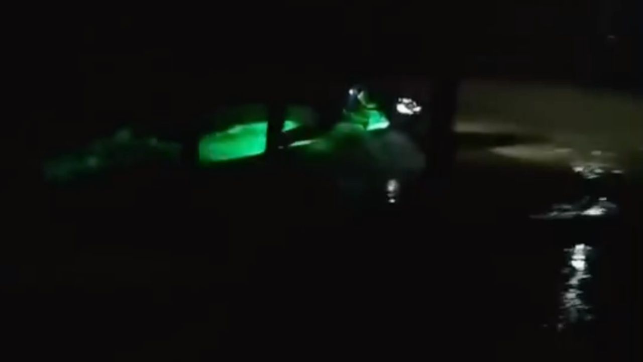 กู้ภัยเผยนาทีเฉียดตาย ถูกปืนยิงขณะช่วยน้ำท่วมหาดใหญ่