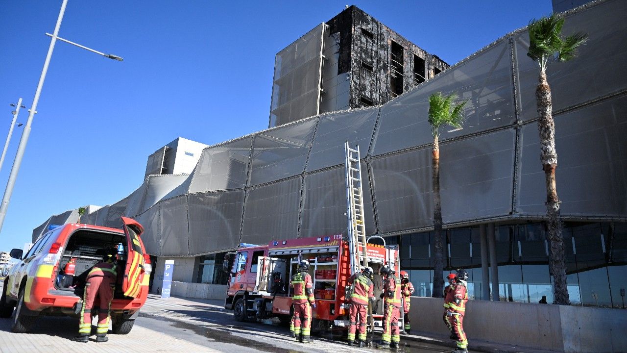 เกิดเหตุไฟไหม้โรงพยาบาลในสเปน ผู้ป่วยและบุคลากรต้องอพยพ