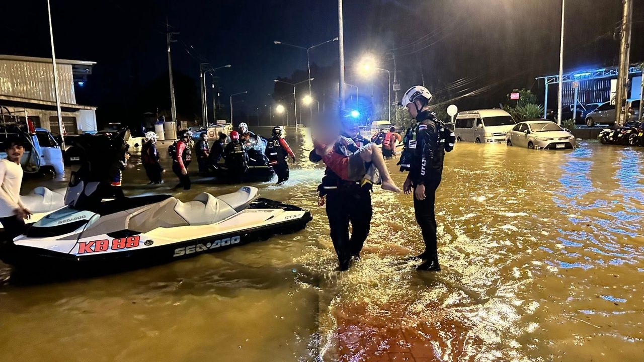 ความสูญเสียจากน้ำท่วม ครอบครัว 5 ชีวิตติดในบ้าน 4 วัน สิ้นหวังก่อนกู้ภัยถึง