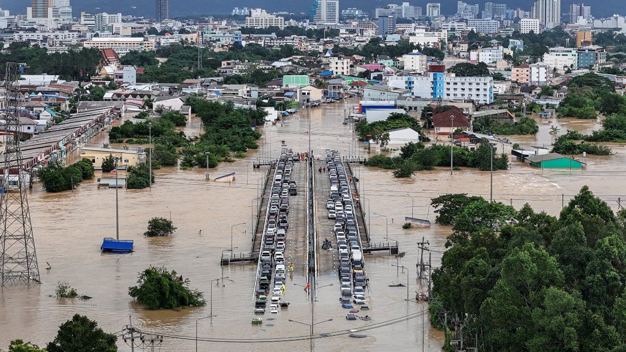 ปภ. รายงานน้ำท่วมภาคใต้ 9 จังหวัด กระทบประชาชน 2.7 ล้านคน เสียชีวิต 18 ราย