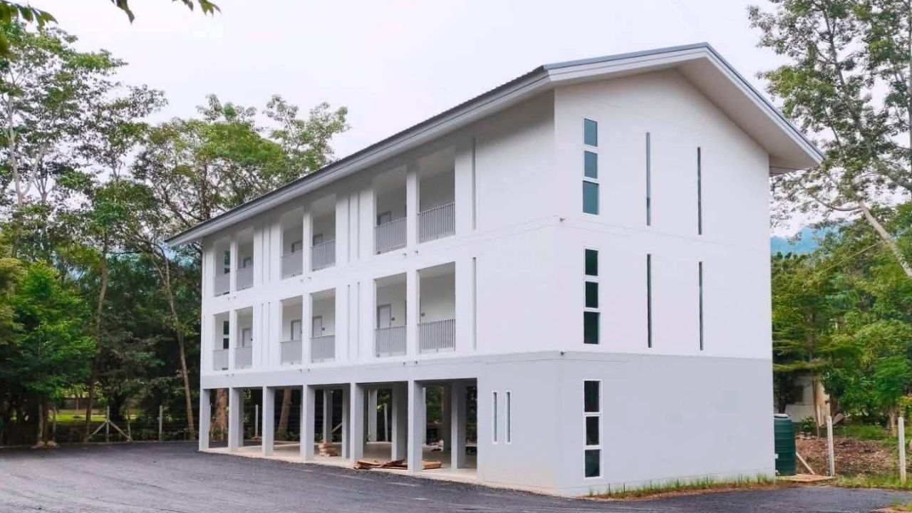 ส่งมอบหอพักครูใหม่ในนครราชสีมา เพื่อเสริมสร้างคุณภาพชีวิต