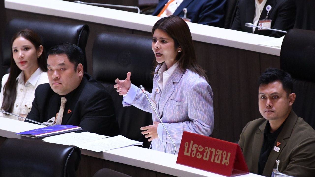 สส.ลิซ่า ท้ารัฐบาลให้พูดต่อหน้าญาติผู้เสียชีวิต เยียวยาศพละ 2 ล้าน ในพื้นที่ พ.ร.ก.ฉุกเฉิน สงขลา