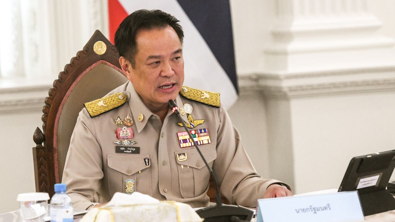 ในหลวงพระราชทานเงินช่วยเหลือครอบครัวผู้เสียชีวิตจากอุทกภัย