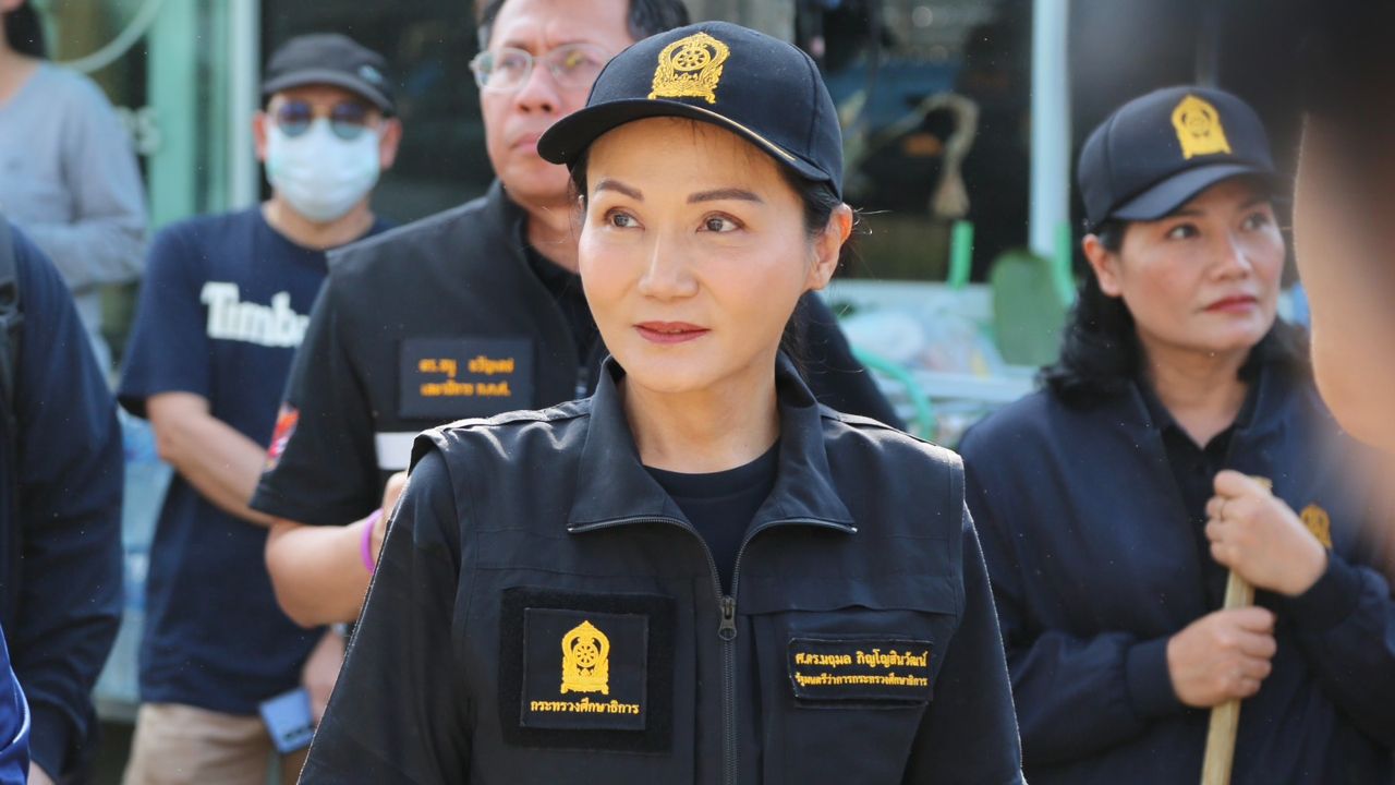 รมว.นฤมล เร่งฟื้นฟูโรงเรียนและตั้งศูนย์ซ่อมรถในหาดใหญ่