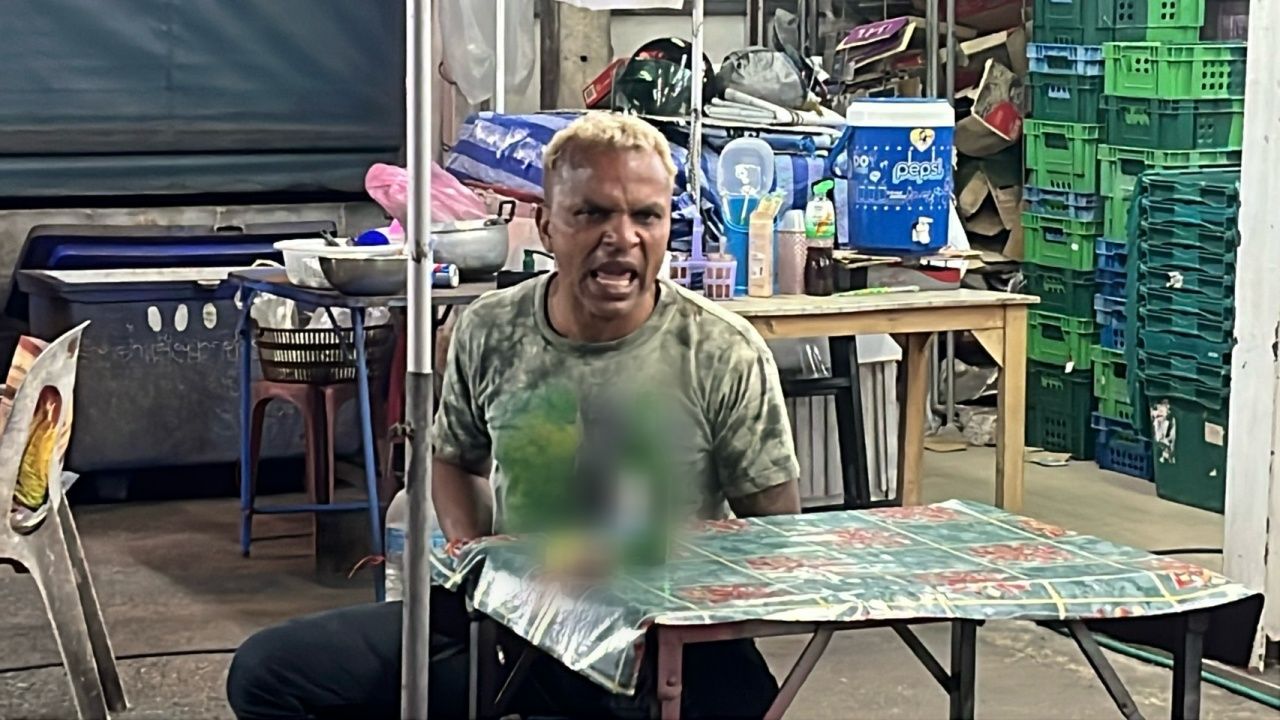 อดีตนักมวยชื่อดังเมาอาละวาดหน้าร้านสะดวกซื้อ ชาวบ้านหวั่นเกิดเหตุไม่คาดฝัน