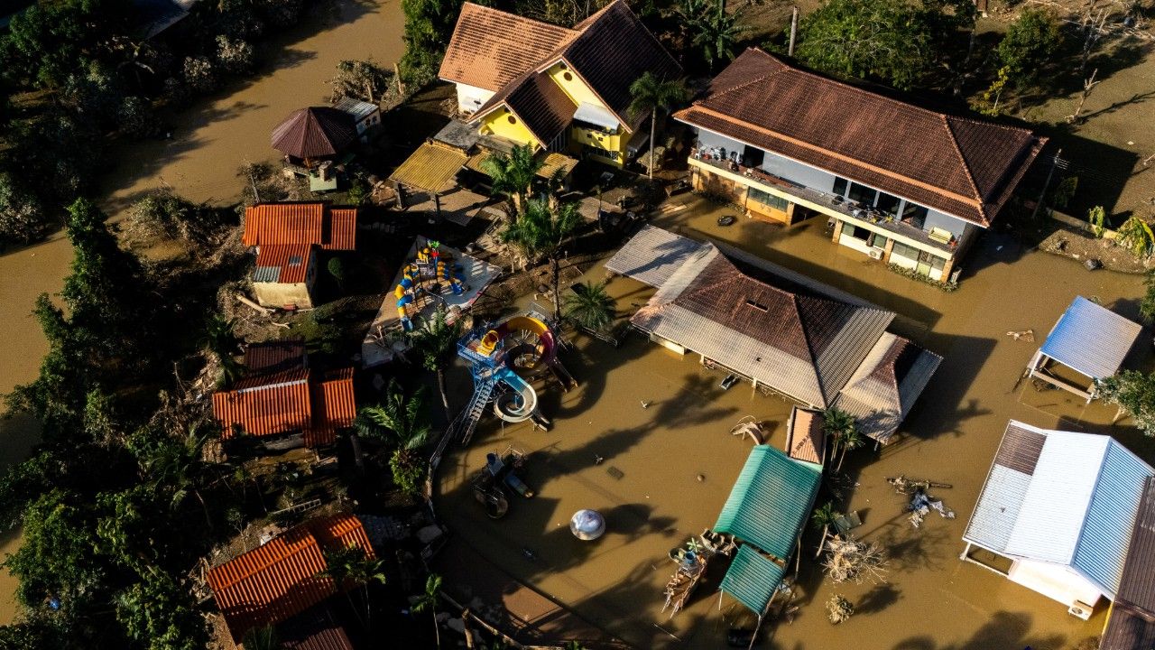 น้ำท่วมเอเชียตะวันออก คร่าชีวิตกว่า 1,100 ราย กองทัพช่วยผู้ประสบภัย